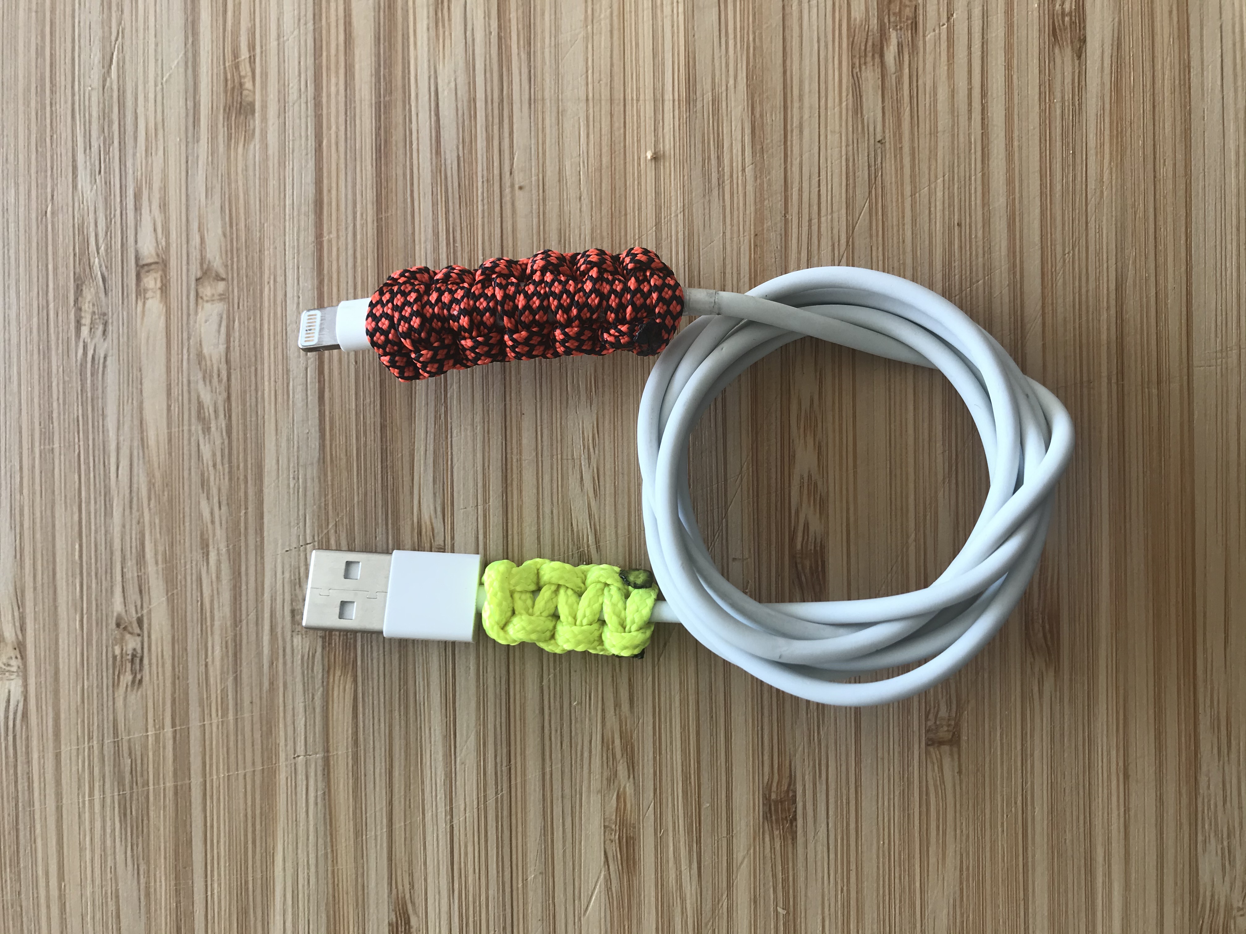 Wrap ladekabel med Paracord